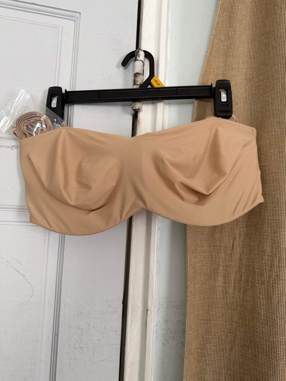 Brand New without tags Lilyette by Bali Strapless Nude Minimizer Bra 38DD
